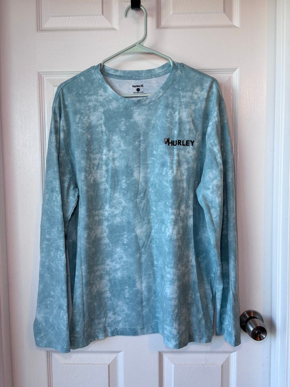 Hurley women’s Large Blue Tie Dye Long Sleeve T-Shirt Embroidered Bee Logo